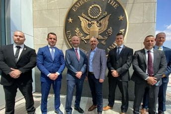 Brđanin sa predstavnicima Kancelarije FBI u Beogradu Brđanin sa predstavnicima Kancelarije FBI u Beogradu