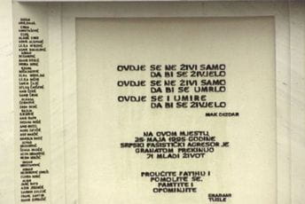 Obilježena 26. godišnjica od zločina na Tuzlanskoj kapiji Obilježena 26. godišnjica od zločina na Tuzlanskoj kapiji