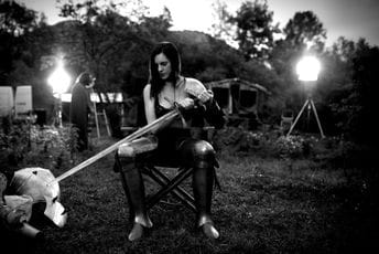 Andrea Demirović ima novi spot: Hladno oružje i vrela krv Andrea Demirović ima novi spot: Hladno oružje i vrela krv