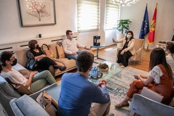 Kordić sa pobjednicima konkursa za novinare: Mediji partner u izgradnji evropskog društva Kordić sa pobjednicima konkursa za novinare: Mediji partner u izgradnji evropskog društva