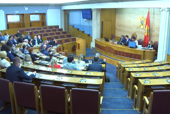 Od prvog oktobra minimalna zarada 250 eura Od prvog oktobra minimalna zarada 250 eura