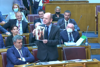 Knežević: Mladi Simijanović egzotičnog lica je izbacio DF iz Vlade; Krivokapić: To su tajni podaci i ne smijem to da iznesem Knežević: Mladi Simijanović egzotičnog lica je izbacio DF iz Vlade; Krivokapić: To su tajni podaci i ne smijem to da iznesem