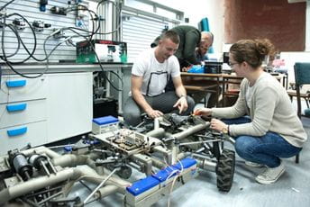 Mašinski fakultet UCG otvara vrata karijere i u avio i automobilskoj industriji Mašinski fakultet UCG otvara vrata karijere i u avio i automobilskoj industriji