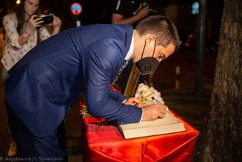 Bečić odao počast ubijenom uredniku DAN-a Bečić odao počast ubijenom uredniku DAN-a