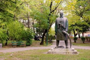 Specijalni rat bronzanih dvojnika Karađorđev park u Podgorici