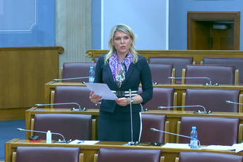 Ko je bio privilegovan za vrijeme DPS vlasti: Krivokapić dobio stan od 123m2, Bratić dobila državljanstvo po posebnim uslovima Ko je bio privilegovan za vrijeme DPS vlasti: Krivokapić dobio stan od 123m2, Bratić dobila državljanstvo po posebnim uslovima