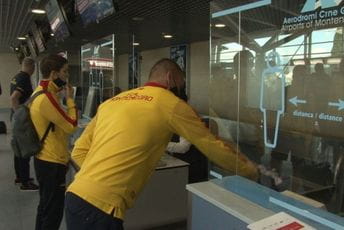 Avion kompanije Air Montenegro odveo fudbalere Crne Gore u Sarajevo Avion kompanije Air Montenegro odveo fudbalere Crne Gore u Sarajevo