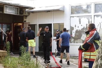 Gorio stan u centru Podgorice, jedna osoba prevezena u Hitnu pomoć Gorio stan u centru Podgorice, jedna osoba prevezena u Hitnu pomoć