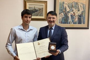 Povelja i plaketa mr Petru Subotiću za najbolje naučno ostvarenje od Fondacije "Profesor Arsenije Vujović" Povelja i plaketa mr Petru Subotiću za najbolje naučno ostvarenje od Fondacije "Profesor Arsenije Vujović"