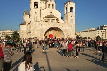 Doček za Joanikija u Hramu u Podgorici