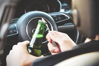 Kotor: Nikšićanin vozio u alkoholisanom stanju, izazvao udes, oštećena tri vozila