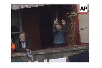 Kažić prizivao bombardovanje u transu, a sad u istom stanju kleveće DPS Kažić prizivao bombardovanje u transu, a sad u istom stanju kleveće DPS