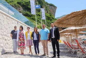 Podignuta Plava zastavica na plaži “Posejdon” na Jazu Podignuta Plava zastavica na plaži “Posejdon” na Jazu