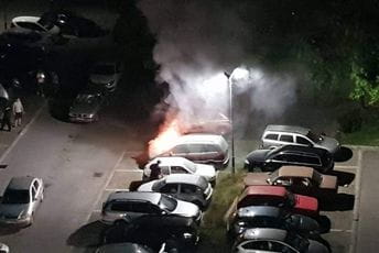 Gorio automobil u Bloku V FOTO