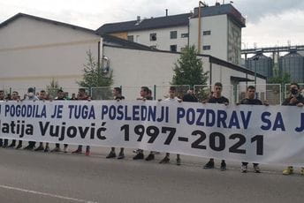 PKS objavio fotografije sa odavanja pošte Matiji Vujoviću PKS objavio fotografije sa odavanja pošte Matiji Vujoviću