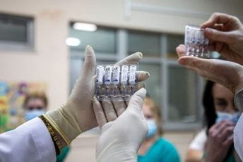 Drugu dozu vakcina primilo preko 103 hiljade građana Drugu dozu vakcina primilo preko 103 hiljade građana