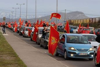 Uprava policije ćuti o bazi podataka o učesnicima patriotskih skupova Uprava policije ćuti o bazi podataka o učesnicima patriotskih skupova