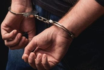 Pronađeno oružje i municija u Tuzima: Uhapšene dvije osobe