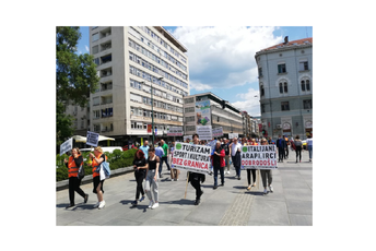 Protest turističkih radnika u Sarajevu: Traže promjene uslova za ulazak stranaca u BiH Protest turističkih radnika u Sarajevu: Traže promjene uslova za ulazak stranaca u BiH