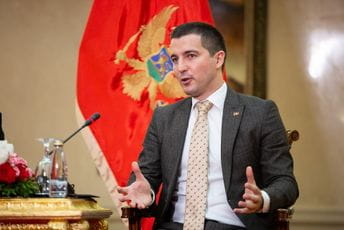 Bečić: Prihvatljiva Vlada sa političarima, ako premijer bude saglasan
