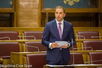 Šehović: Čija je "naša" Vlada, ko prodaje EPCG Srbiji? Šehović: Čija je "naša" Vlada, ko prodaje EPCG Srbiji?