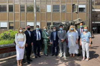 Zajednički do usavršavanja crnogorskih ljekara u Francuskoj Zajednički do usavršavanja crnogorskih ljekara u Francuskoj