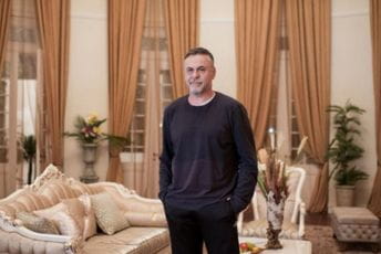 Branimir Popović glumi Blejka Karingtona u seriji "Dinastija" Branimir Popović glumi Blejka Karingtona u seriji "Dinastija"