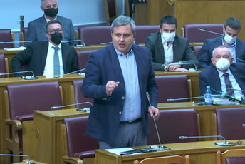 Radunović: U Vikipediji piše da su fašizam i komunizam isto Radunović: U Vikipediji piše da su fašizam i komunizam isto