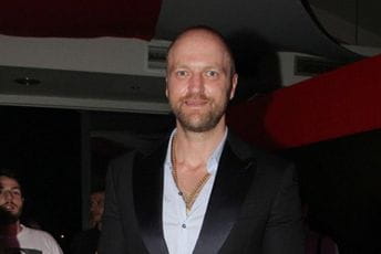 Kostiću godinu dana kućnog zatvora zbog polnog uznemiravanja maloljetnika Darku Kostiću godinu dana kućnog zatvora zbog polnog uznemiravanja maloljetnika