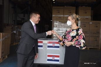 U Crnu Goru stiglo 10.000 doza AstraZeneca vakcine U Crnu Goru stiglo 10.000 doza AstraZeneca vakcine