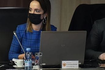 Šefica Vladinog biroa za odnose s javnošću razriješena dužnosti Šefica Vladinog biroa za odnose s javnošću razriješena dužnosti