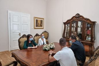 Glavni grad uručio donaciju za potrebe oboljelih od dijabetesa Glavni grad uručio donaciju za potrebe oboljelih od dijabetesa