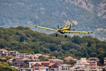 "Da li ste znali da su službenici avio helikopterske jedinice uvježbani da reaguju u slučaju izlivanja štetnih materija s plovila?" "Da li ste znali da su službenici avio helikopterske jedinice uvježbani da reaguju u slučaju izlivanja štetnih materija s plovila?"