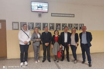 JU Narodna biblioteka i čitaonica ,,Njegoš" donirala više od stotinak naslova školama u Petnici i Rožajama JU Narodna biblioteka i čitaonica ,,Njegoš" donirala više od stotinak naslova školama u Petnici i Rožajama