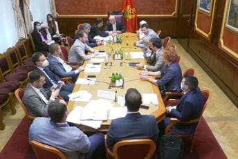 Usvojeni "amandman o majkama" opet sporan Usvojeni "amandman o majkama" opet sporan