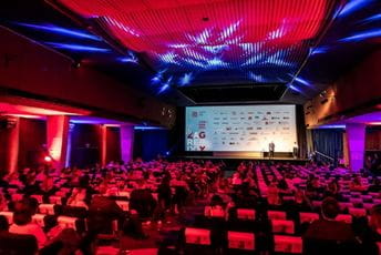 Povratak u uzbudljiv i strašan zajednički svijet Povratak u uzbudljiv i strašan zajednički svijet