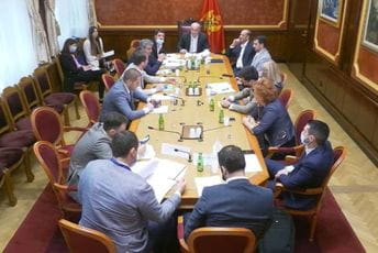 Odbor predlaže da moratorijumi na kredite traju tri umjesto šest mjeseci Odbor predlaže da moratorijumi na kredite traju tri umjesto šest mjeseci