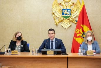 Bečić: Crnoj Gori prijeko potrebno isticanje svijetlih primjera žena na mjestima odlučivanja Bečić: Crnoj Gori prijeko potrebno isticanje svijetlih primjera žena na mjestima odlučivanja