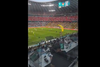 Čovjek padobranom upao na teren (VIDEO) Čovjek padobranom upao na teren (VIDEO)