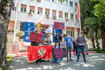 LGBTIQ zajednica zahtijeva od Vlade i Skupštine da do 15. jula stvore uslove da Zakon o životnom parnerstvu lica istog pola stupi na snagu LGBTIQ zajednica zahtijeva od Vlade i Skupštine da do 15. jula stvore uslove da Zakon o životnom parnerstvu lica istog pola stupi na snagu