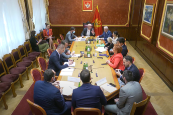 DF: Ako amandman o dodatnom zaduženju ostane budžet će pasti; Spajić: Odustajemo radi mira u kući DF: Ako amandman o dodatnom zaduženju ostane budžet će pasti; Spajić: Odustajemo radi mira u kući