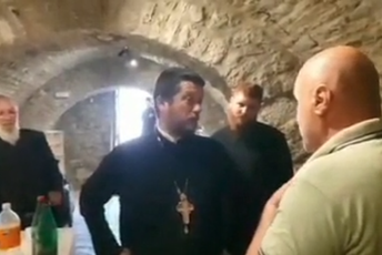 Rasprava građana sa Gojkom Perovićem: Vidiš li što činiš, ovo je devastacija i tebi je to jasno; Perović: Nije mi jasno! (VIDEO) Rasprava građana sa Gojkom Perovićem: Vidiš li što činiš, ovo je devastacija i tebi je to jasno; Perović: Nije mi jasno! (VIDEO)