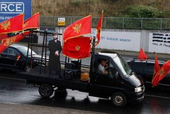 Auto-kolona u Podgorici: NE fašizaciji i otimanju građanske države Auto-kolona u Podgorici: NE fašizaciji i otimanju građanske države