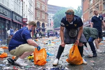 EURO 2020 i fudbal: Škotski navijači očistili centar Londona poslije remija sa Engleskom i žurke EURO 2020 i fudbal: Škotski navijači očistili centar Londona poslije remija sa Engleskom i žurke