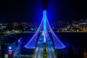 FOTO PRIČA: Milenijum u plavoj boji povodom Svjetskog dana izbjeglica FOTO PRIČA: Milenijum u plavoj boji povodom Svjetskog dana izbjeglica