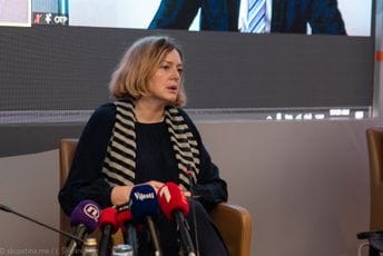 Jadno i neljudski, samo bijedni apartčici mogu omalovažiti napore ministarke i ljekara Jadno i neljudski, samo bijedni apartčici mogu omalovažiti napore ministarke i ljekara