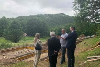 Predstavnici IRF-a u radnoj posjeti Opštini Žabljak i privrednicima: Podrška projektima očuvanja zelene ekonomije Predstavnici IRF-a u radnoj posjeti Opštini Žabljak i privrednicima: Podrška projektima očuvanja zelene ekonomije