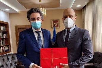 Radulović sa ambasadorima Španije i Portugala: Prioritet jačanje saradnje i intenziviranje pregovora sa EU Radulović sa ambasadorima Španije i Portugala: Prioritet jačanje saradnje i intenziviranje pregovora sa EU