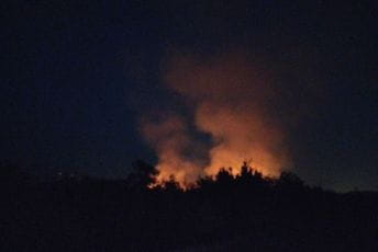 Požar u Piperima na putu prema Drezgi Požar u Piperima na putu prema Drezgi