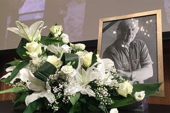 Aplauz za stvaraoca umjesto minuta ćutanja Aplauz za stvaraoca umjesto minuta ćutanja